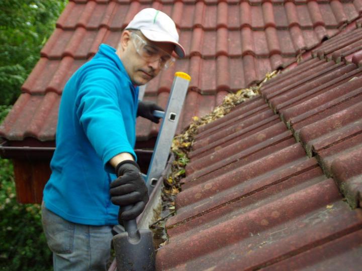 Une équipe expérimentée pour nettoyer efficacement votre toiture.