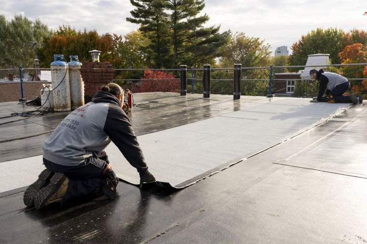 Spécialiste en pose de membranes élastomères pour toits plats.